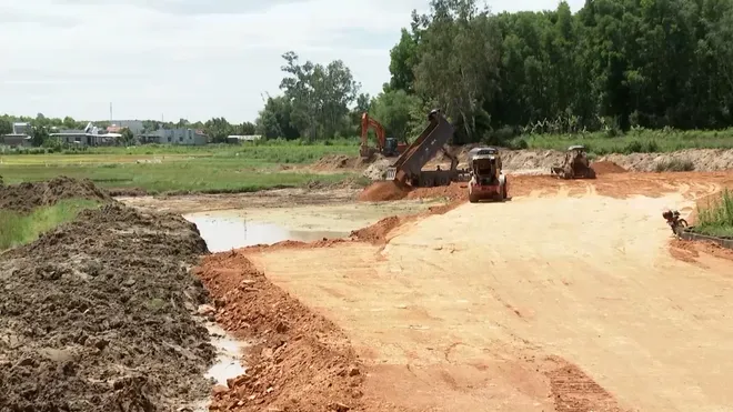 Quảng Ngãi tăng tốc giải ngân vốn đầu tư công, tháo gỡ các điểm nghẽn- Ảnh 2. Quảng Ngãi tăng tốc giải ngân vốn đầu tư công, tháo gỡ các điểm nghẽn- Ảnh 2.