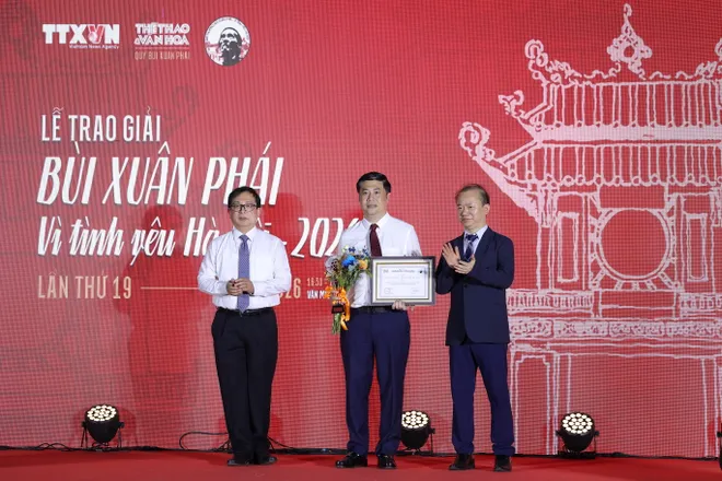 Trao giải thưởng B&ugrave;i Xu&acirc;n Ph&aacute;i - V&igrave; t&igrave;nh y&ecirc;u H&agrave; Nội lần thứ 19 - 2026: Vinh danh nh&agrave; thơ Bằng Việt - Ảnh 2.