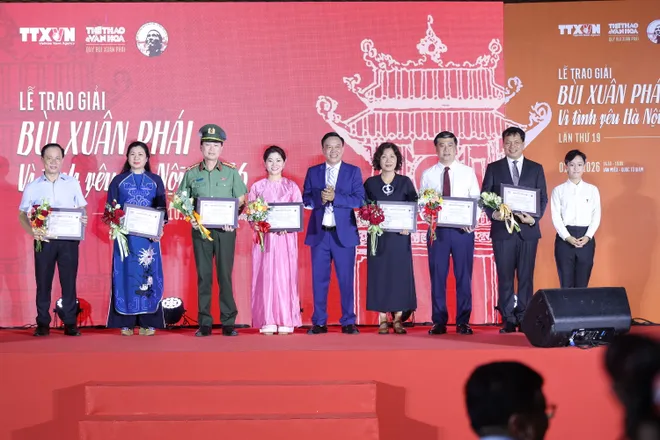 Trao giải thưởng B&ugrave;i Xu&acirc;n Ph&aacute;i - V&igrave; t&igrave;nh y&ecirc;u H&agrave; Nội lần thứ 19 - 2026: Vinh danh nh&agrave; thơ Bằng Việt - Ảnh 4.