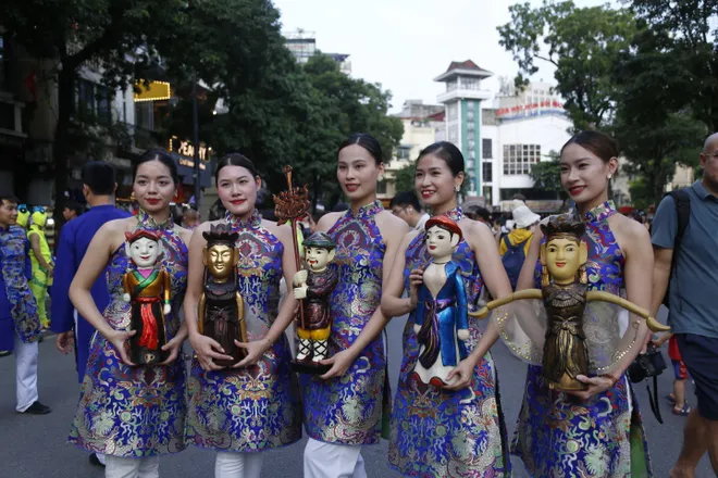15 quốc gia hội tụ trong lễ hội đường phố "Sắc m&agrave;u năm ch&acirc;u" tại H&agrave; Nội - Ảnh 6.