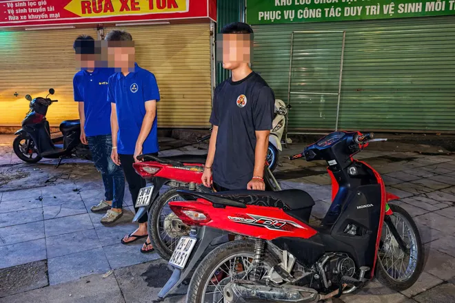H&agrave; Nội: Hơn 20 thanh thiếu ni&ecirc;n vi phạm giao th&ocirc;ng bị xử l&yacute; trong đ&ecirc;m cuối tuần - Ảnh 2.