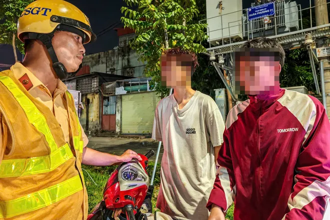 H&agrave; Nội: Hơn 20 thanh thiếu ni&ecirc;n vi phạm giao th&ocirc;ng bị xử l&yacute; trong đ&ecirc;m cuối tuần - Ảnh 3.