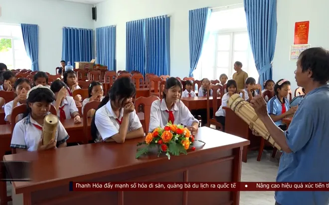 Đưa nhạc cụ truyền thống của người Raglai vào trường học- Ảnh 2. Đưa nhạc cụ truyền thống của người Raglai vào trường học- Ảnh 2.