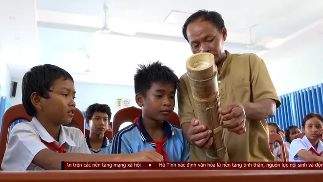 Đưa nhạc cụ truyền thống của người Raglai vào trường học- Ảnh 3. Đưa nhạc cụ truyền thống của người Raglai vào trường học- Ảnh 3.