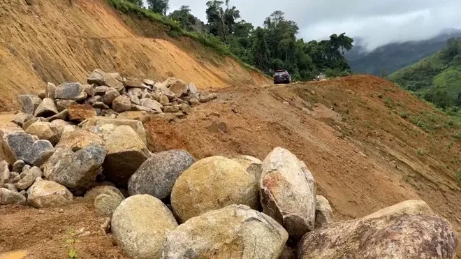 Đà Nẵng chủ động khắc phục các tuyến đường lên biên giới- Ảnh 5. Đà Nẵng chủ động khắc phục các tuyến đường lên biên giới- Ảnh 5.