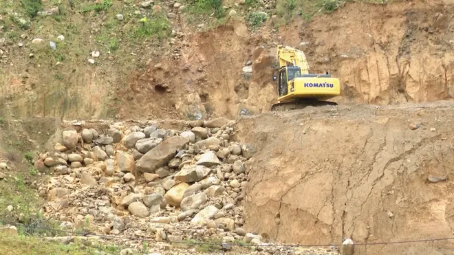 Đà Nẵng chủ động khắc phục các tuyến đường lên biên giới- Ảnh 2. Đà Nẵng chủ động khắc phục các tuyến đường lên biên giới- Ảnh 2.