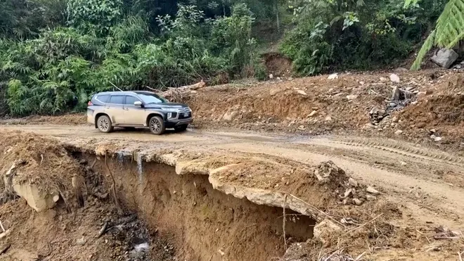 Đà Nẵng chủ động khắc phục các tuyến đường lên biên giới- Ảnh 6. Đà Nẵng chủ động khắc phục các tuyến đường lên biên giới- Ảnh 6.