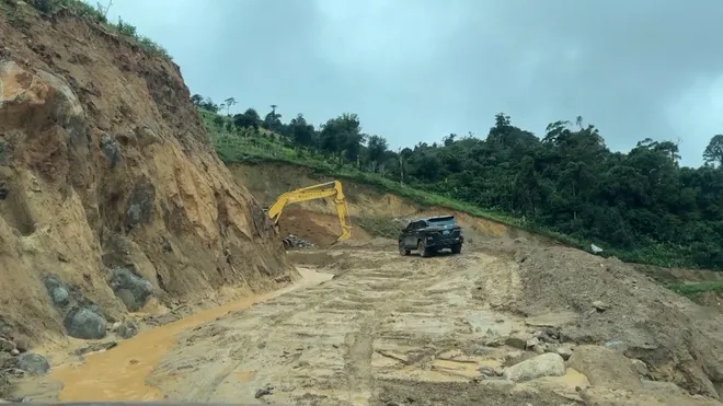 Đà Nẵng chủ động khắc phục các tuyến đường lên biên giới- Ảnh 1. Đà Nẵng chủ động khắc phục các tuyến đường lên biên giới- Ảnh 1.
