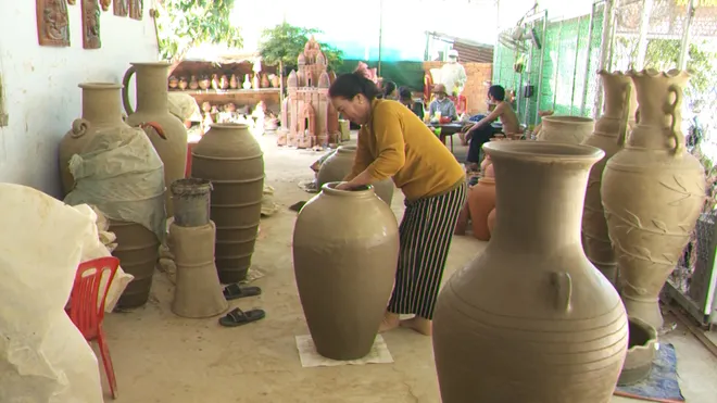 Cộng đồng làng góp sức vào Lễ hội gốm Chăm- Ảnh 3. Cộng đồng làng góp sức vào Lễ hội gốm Chăm- Ảnh 3.