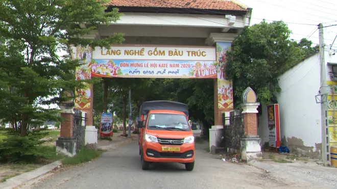 Cộng đồng làng góp sức vào Lễ hội gốm Chăm- Ảnh 1. Cộng đồng làng góp sức vào Lễ hội gốm Chăm- Ảnh 1.