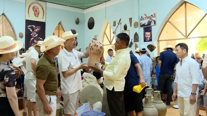 Cộng đồng làng góp sức vào Lễ hội gốm Chăm- Ảnh 9. Cộng đồng làng góp sức vào Lễ hội gốm Chăm- Ảnh 9.