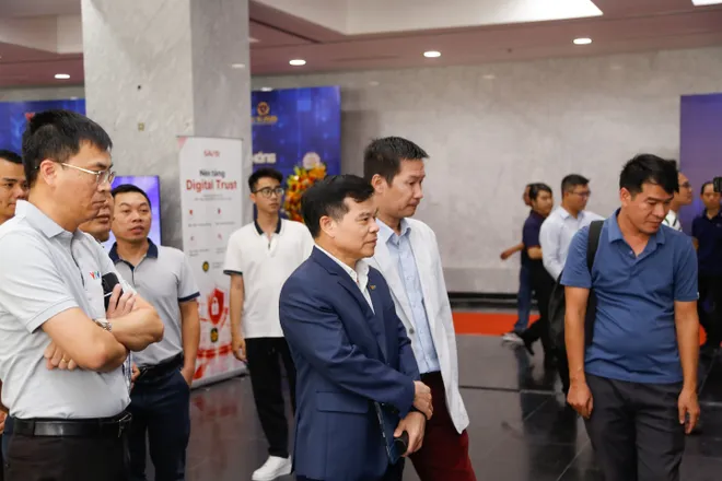 Khai mạc triển lãm "VTV - Từ truyền hình truyền thống đến tổ chức truyền thông số" - Ảnh 4.