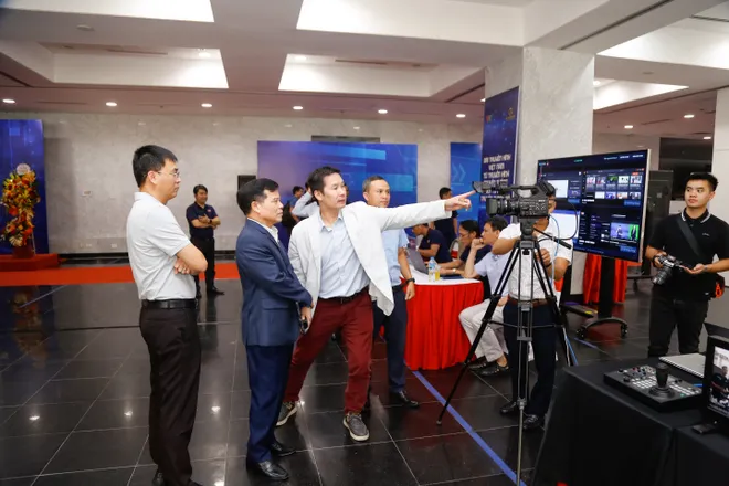 Khai mạc triển lãm "VTV - Từ truyền hình truyền thống đến tổ chức truyền thông số" - Ảnh 3.