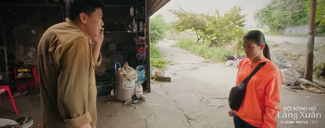 Đội bóng nữ làng Xuân - Tập 11: Minh xin cơ hội cuối, Đào chết lặng khi biết Lưu "gù" nhận tiền để chăm sóc mình - Ảnh 9.