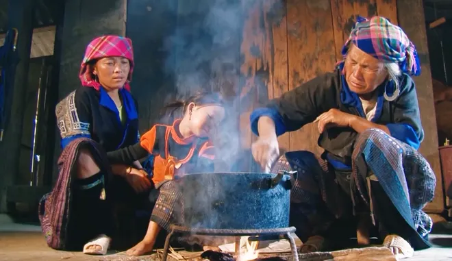 Sắc màu dân tộc Mông trong nhịp sống mới: Bảo tồn di sản và động lực phát triển- Ảnh 4. Sắc màu dân tộc Mông trong nhịp sống mới: Bảo tồn di sản và động lực phát triển- Ảnh 4.