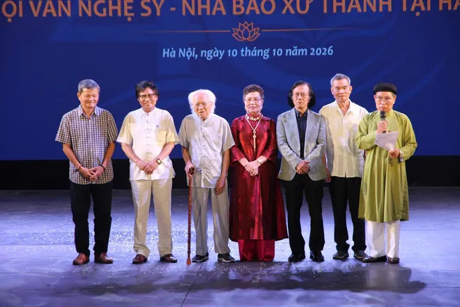 Kỷ niệm 40 năm Hội Văn nghệ sĩ - Nhà báo Xứ Thanh tại Hà Nội- Ảnh 11. Kỷ niệm 40 năm Hội Văn nghệ sĩ - Nhà báo Xứ Thanh tại Hà Nội- Ảnh 11.