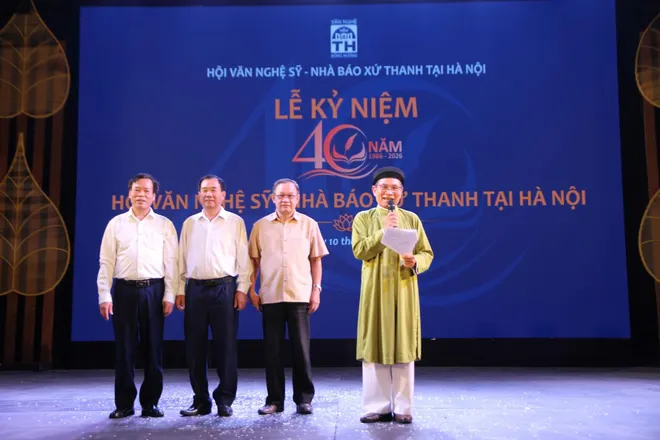 Kỷ niệm 40 năm Hội Văn nghệ sĩ - Nhà báo Xứ Thanh tại Hà Nội- Ảnh 16. Kỷ niệm 40 năm Hội Văn nghệ sĩ - Nhà báo Xứ Thanh tại Hà Nội- Ảnh 16.