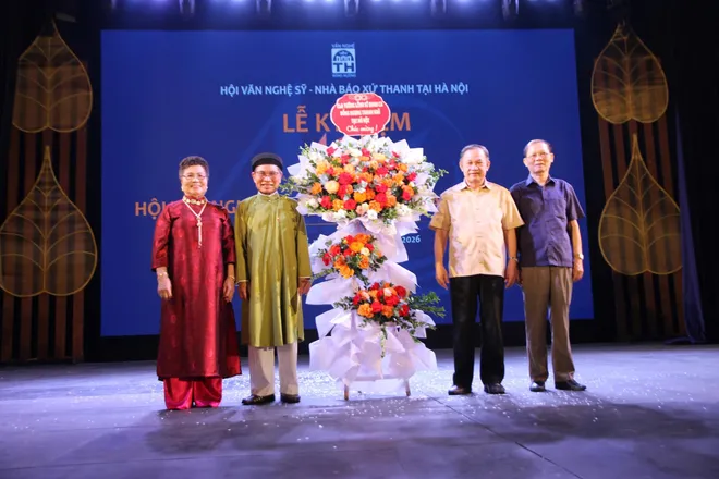 Kỷ niệm 40 năm Hội Văn nghệ sĩ - Nhà báo Xứ Thanh tại Hà Nội- Ảnh 17. Kỷ niệm 40 năm Hội Văn nghệ sĩ - Nhà báo Xứ Thanh tại Hà Nội- Ảnh 17.