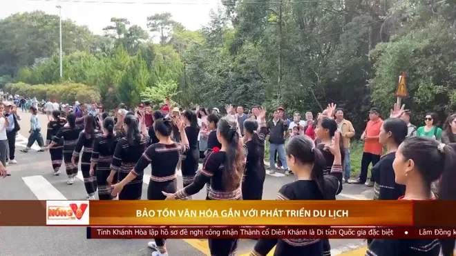 Bảo tồn văn hóa gắn với phát triển du lịch- Ảnh 2. Bảo tồn văn hóa gắn với phát triển du lịch- Ảnh 2.