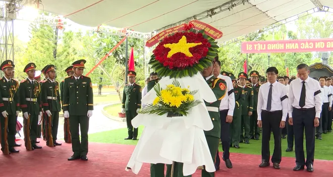 Đà Nẵng: Trang trọng Lễ truy điệu và an táng 14 liệt sĩ- Ảnh 1. Đà Nẵng: Trang trọng Lễ truy điệu và an táng 14 liệt sĩ- Ảnh 1.