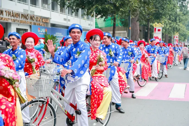 TP Hồ Chí Minh tổ chức lễ cưới tập thể cho 52 cặp đôi - Ảnh 1.
