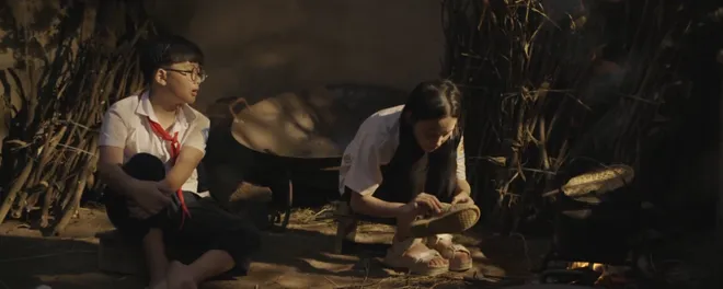 Căn nhà không mái che - Tập 3: Nôn nóng chuộc gà cho em, Thơ khiến chú Toản hiểu lầm- Ảnh 17.