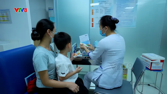 Hơn 100.000 trẻ em Việt Nam đã tiêm vắc xin tay chân miệng- Ảnh 3. Hơn 100.000 trẻ em Việt Nam đã tiêm vắc xin tay chân miệng- Ảnh 3.