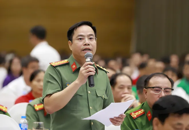 Bộ Công an đối thoại với nông dân: Đưa chuyển đổi số đến gần hơn với người dân nông thôn - Ảnh 8.