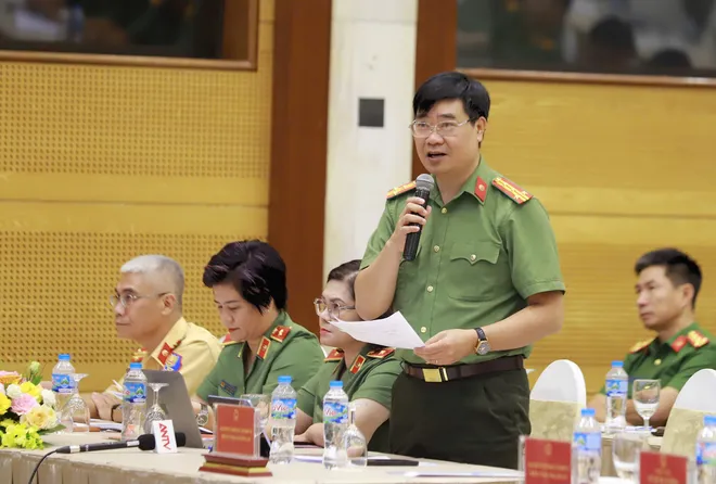 Bộ Công an đối thoại với nông dân: Đưa chuyển đổi số đến gần hơn với người dân nông thôn - Ảnh 7.