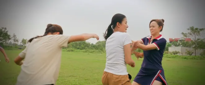 Đội bóng nữ làng Xuân - Tập 12: Một câu nói của Minh đã thay đổi suy nghĩ sắt đá của Đào- Ảnh 23. Đội bóng nữ làng Xuân - Tập 12: Một câu nói của Minh đã thay đổi suy nghĩ sắt đá của Đào- Ảnh 23.
