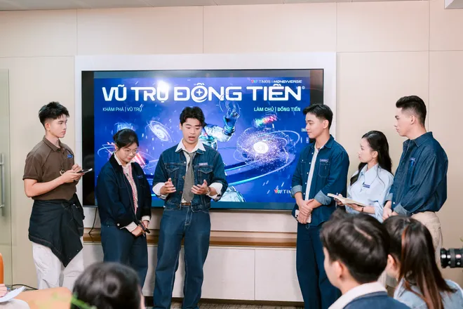 Vũ trụ đồng tiền - B&aacute;n kết 1: Nữ sinh Thương Mại dẫn đội thắng lớn - Ảnh 10.