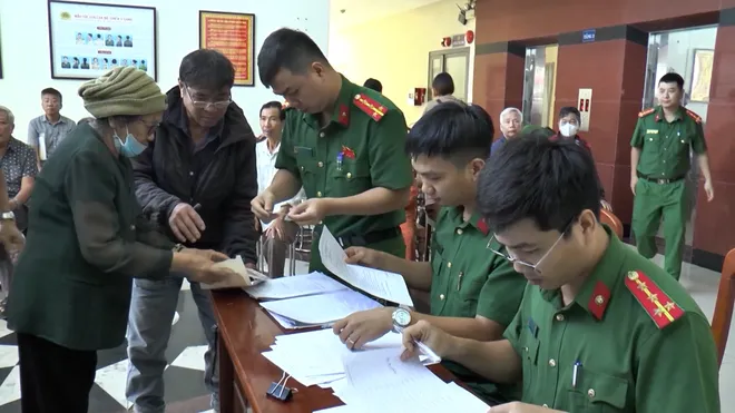 Nối dài hy vọng tìm danh tính liệt sĩ- Ảnh 1. Nối dài hy vọng tìm danh tính liệt sĩ- Ảnh 1.