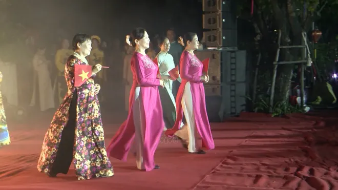 Lan tỏa vẻ đẹp áo dài Việt Nam- Ảnh 7. Lan tỏa vẻ đẹp áo dài Việt Nam- Ảnh 7.