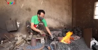 Làng rèn xứ Thanh "đỏ lửa" trăm năm giữ hồn nghề giữa nhịp sống hiện đại- Ảnh 5.