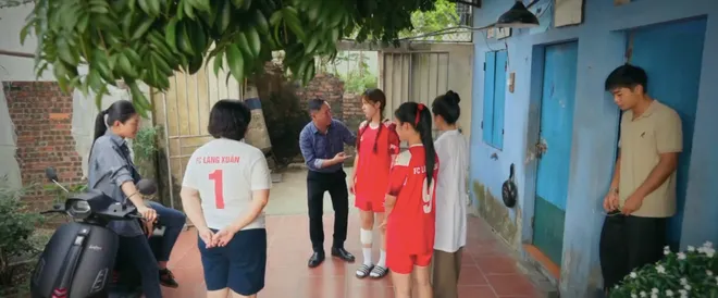 Đội bóng nữ làng Xuân - Tập 14: Quốc nghĩ quẩn định tìm đến cái chết - Ảnh 22.