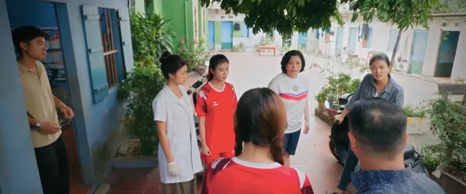 Đội bóng nữ làng Xuân - Tập 14: Quốc nghĩ quẩn định tìm đến cái chết - Ảnh 21.
