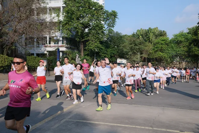 Ph&aacute;t động phong tr&agrave;o &ldquo;Mỗi người một m&ocirc;n thể thao&rdquo; tại VTV: 500 người tham gia giải chạy khởi động- Ảnh 13.
