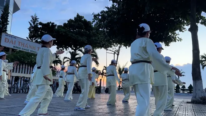 Người cao tuổi hưởng ứng phong trào tập luyện thể thao- Ảnh 6. Người cao tuổi hưởng ứng phong trào tập luyện thể thao- Ảnh 6.