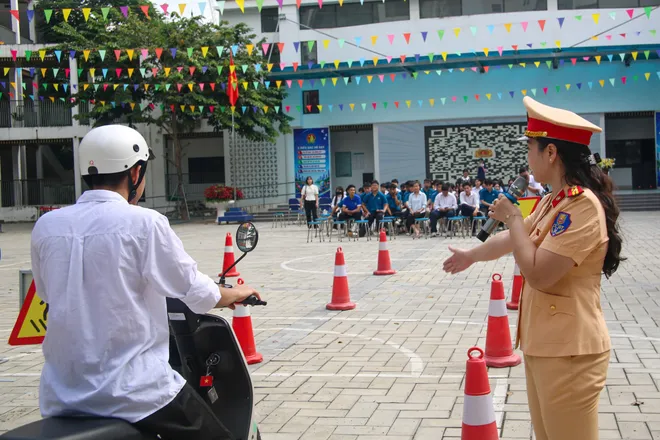 Hà Nội: Gần 1.000 người dân phường Tây Hồ được tuyên truyền, bồi dưỡng kỹ năng lái xe máy an toàn - Ảnh 11.