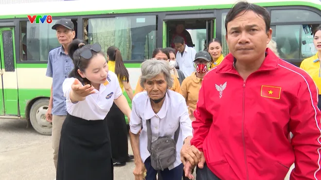 Khám bệnh thiện nguyện cho hơn 1.000 người dân phía Nam Đà Nẵng- Ảnh 2. Khám bệnh thiện nguyện cho hơn 1.000 người dân phía Nam Đà Nẵng- Ảnh 2.