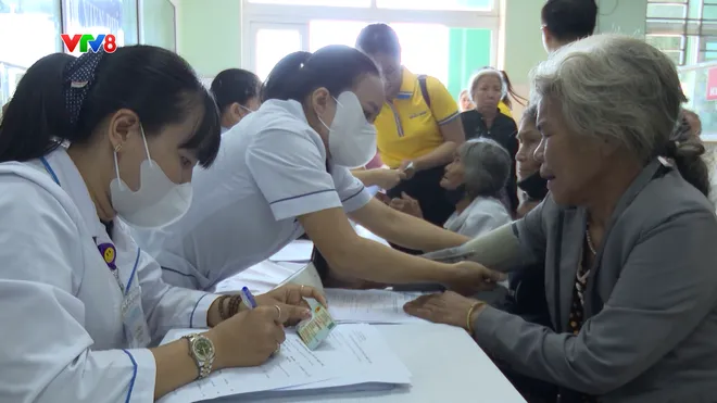 Khám bệnh thiện nguyện cho hơn 1.000 người dân phía Nam Đà Nẵng- Ảnh 6. Khám bệnh thiện nguyện cho hơn 1.000 người dân phía Nam Đà Nẵng- Ảnh 6.