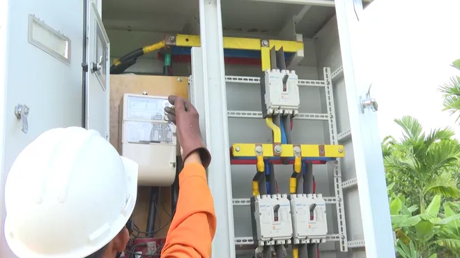 Điện lực Quảng Ng&atilde;i chủ động phương ch&acirc;m &ldquo;4 tại chỗ&rdquo; bảo đảm an to&agrave;n điện m&ugrave;a mưa b&atilde;o- Ảnh 4.