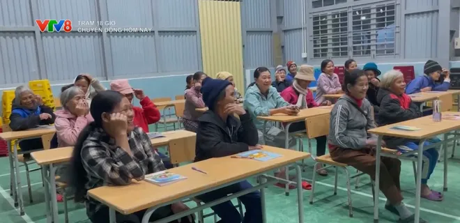 Đà Nẵng tăng tốc xóa mù chữ khu vực miền núi- Ảnh 1. Đà Nẵng tăng tốc xóa mù chữ khu vực miền núi- Ảnh 1.