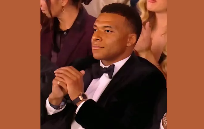 Biểu cảm trái ngược của Mbappe và Yamal khi Harry Kane giành Quả bóng vàng 2026 - Ảnh 1.