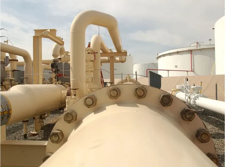 Giá dầu Mỹ giảm xuống dưới 100 USD/thùng