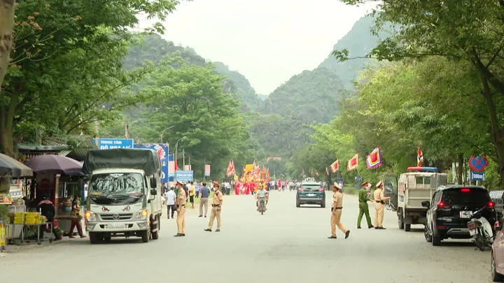 Ninh Bình: Công an huyện Hoa Lư tăng cường đảm bảo trật tự an toàn giao thông dịp Tết 2025