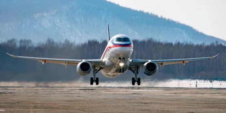 Hàng loạt hãng bay quốc tế áp dụng phụ thu