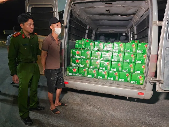 3 xe chở hàng lậu bị bắt trong đêm, tài xế "bỏ của chạy lấy người"