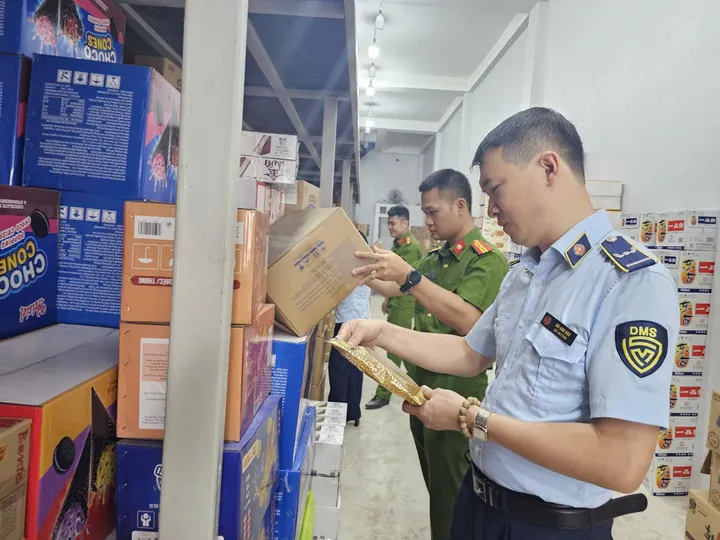Phát hiện cơ sở kinh doanh bánh trung thu nhập lậu trị giá 24 triệu đồng tại Hà Nội