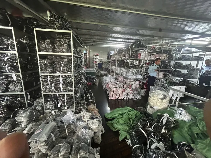 Thu giữ hơn 16.000 sản phẩm giả mạo nhãn hiệu YONEX tại Hà Nội